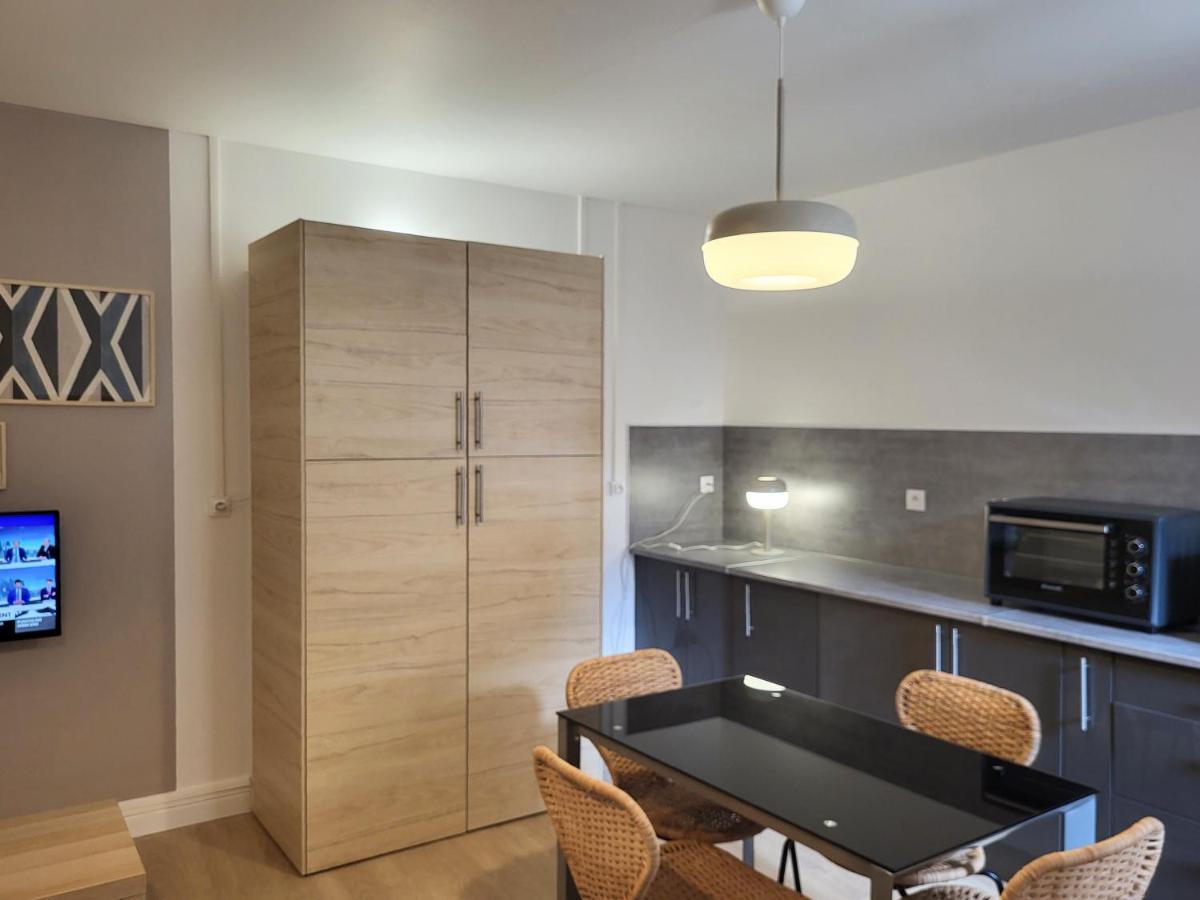 Appartement 1 Chambre, Cuisine, Coin Salon, Salle De Bain سان-كلود المظهر الخارجي الصورة