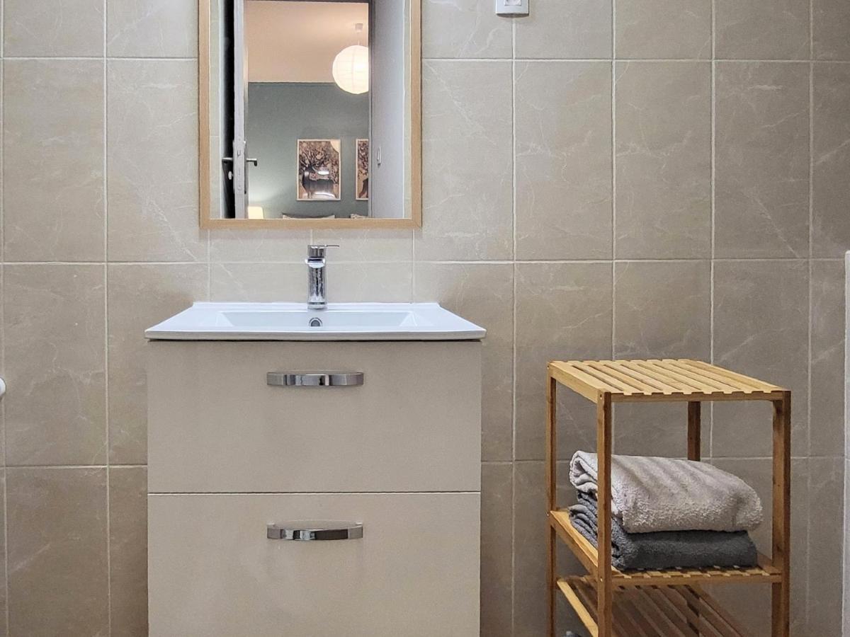 Appartement 1 Chambre, Cuisine, Coin Salon, Salle De Bain سان-كلود المظهر الخارجي الصورة