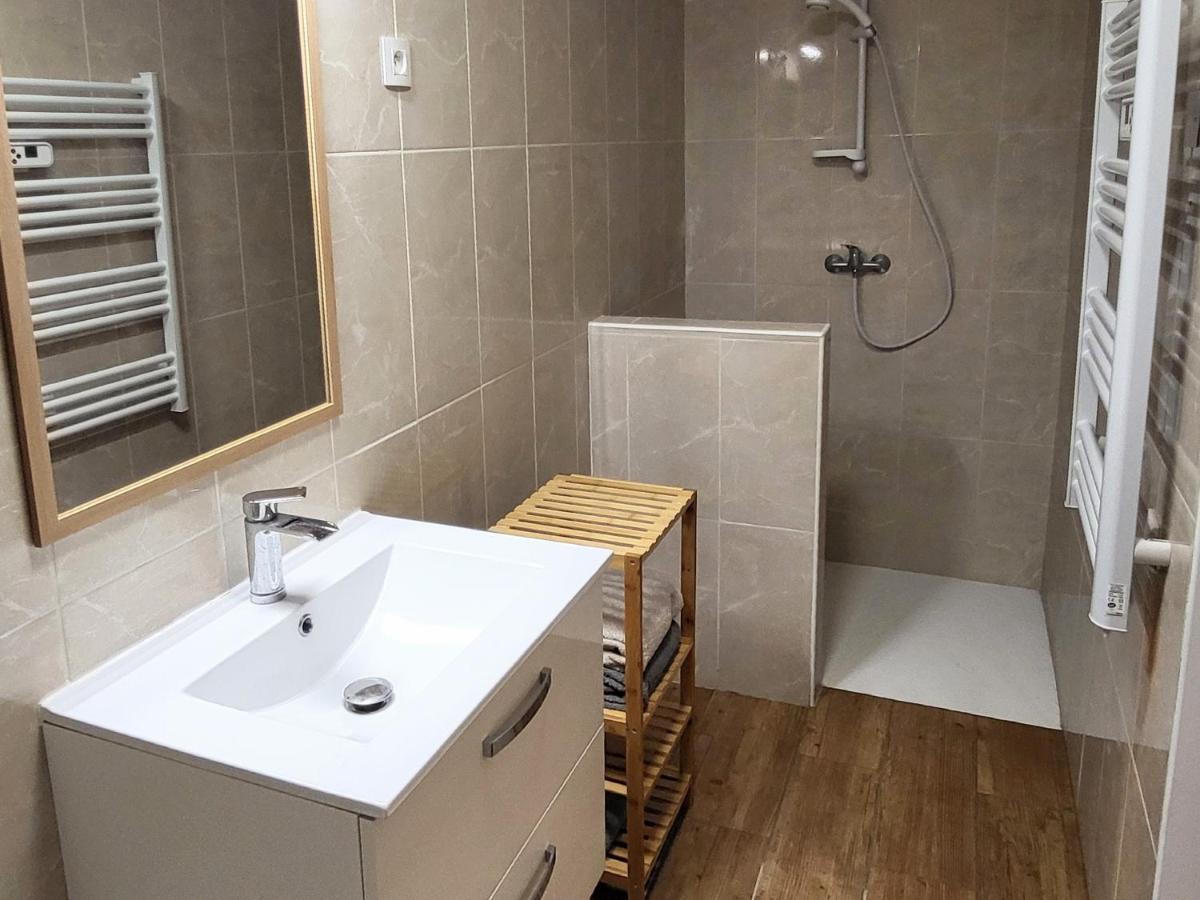 Appartement 1 Chambre, Cuisine, Coin Salon, Salle De Bain سان-كلود المظهر الخارجي الصورة