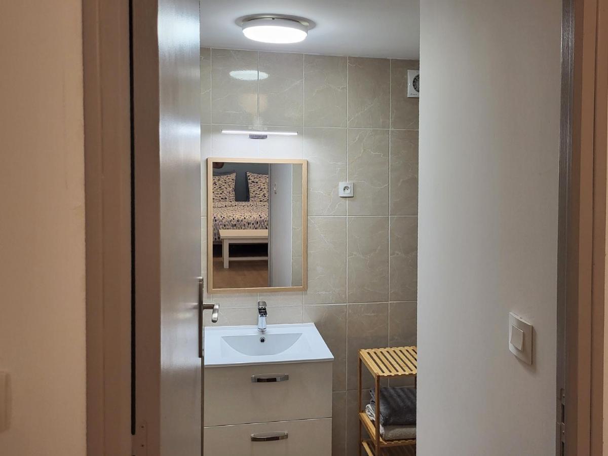 Appartement 1 Chambre, Cuisine, Coin Salon, Salle De Bain سان-كلود المظهر الخارجي الصورة